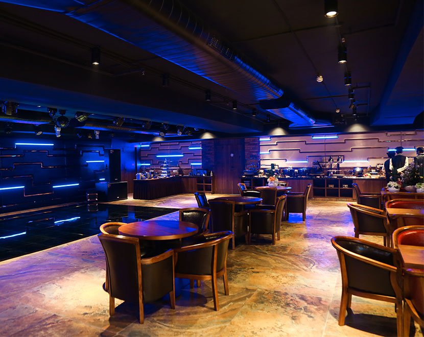 Right Track – Dance & Dine Lounge